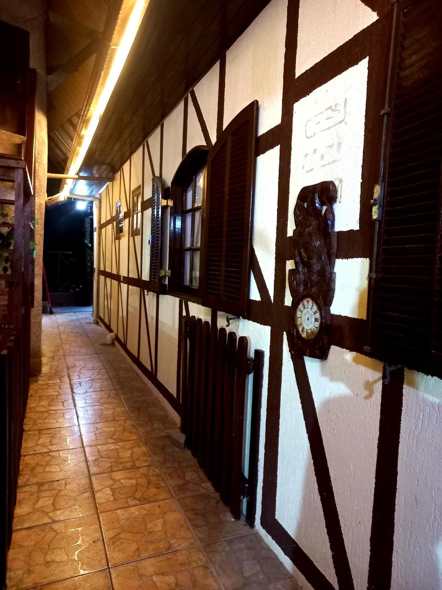 民宿 Suites Casais Quartos Familia E Chales 4 Km Do Centro De Campos Do Jordao *