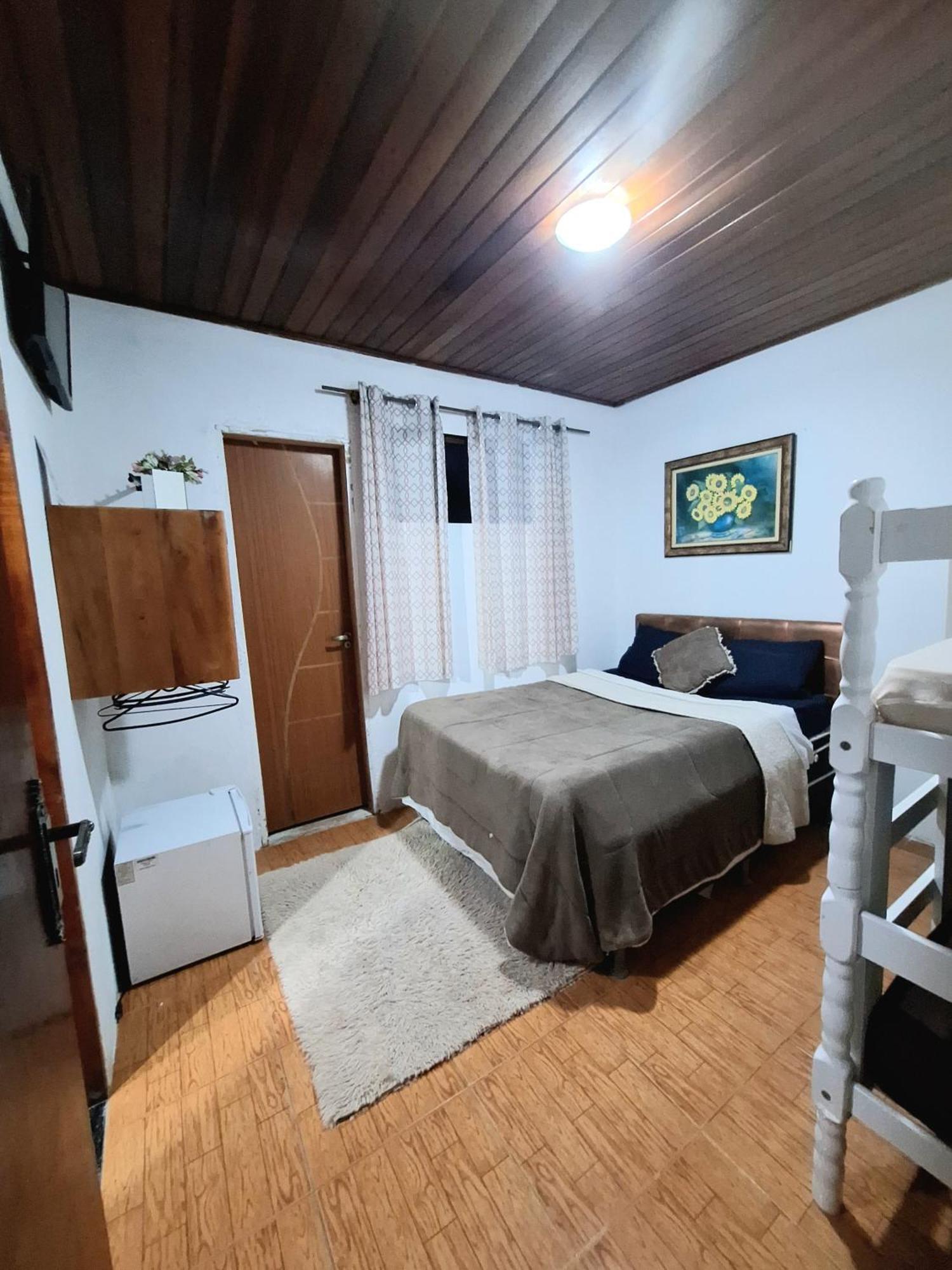 Suites Casais Quartos Familia E Chales 4 Km Do Centro De Campos Do Jordao 民宿 Campos do Jordão