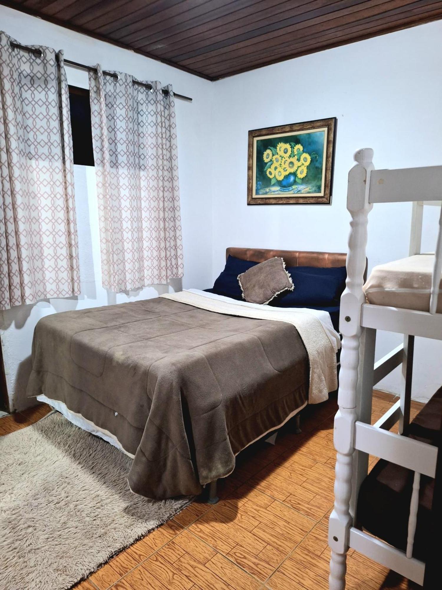 民宿 Suites Casais Quartos Familia E Chales 4 Km Do Centro De Campos Do Jordao *