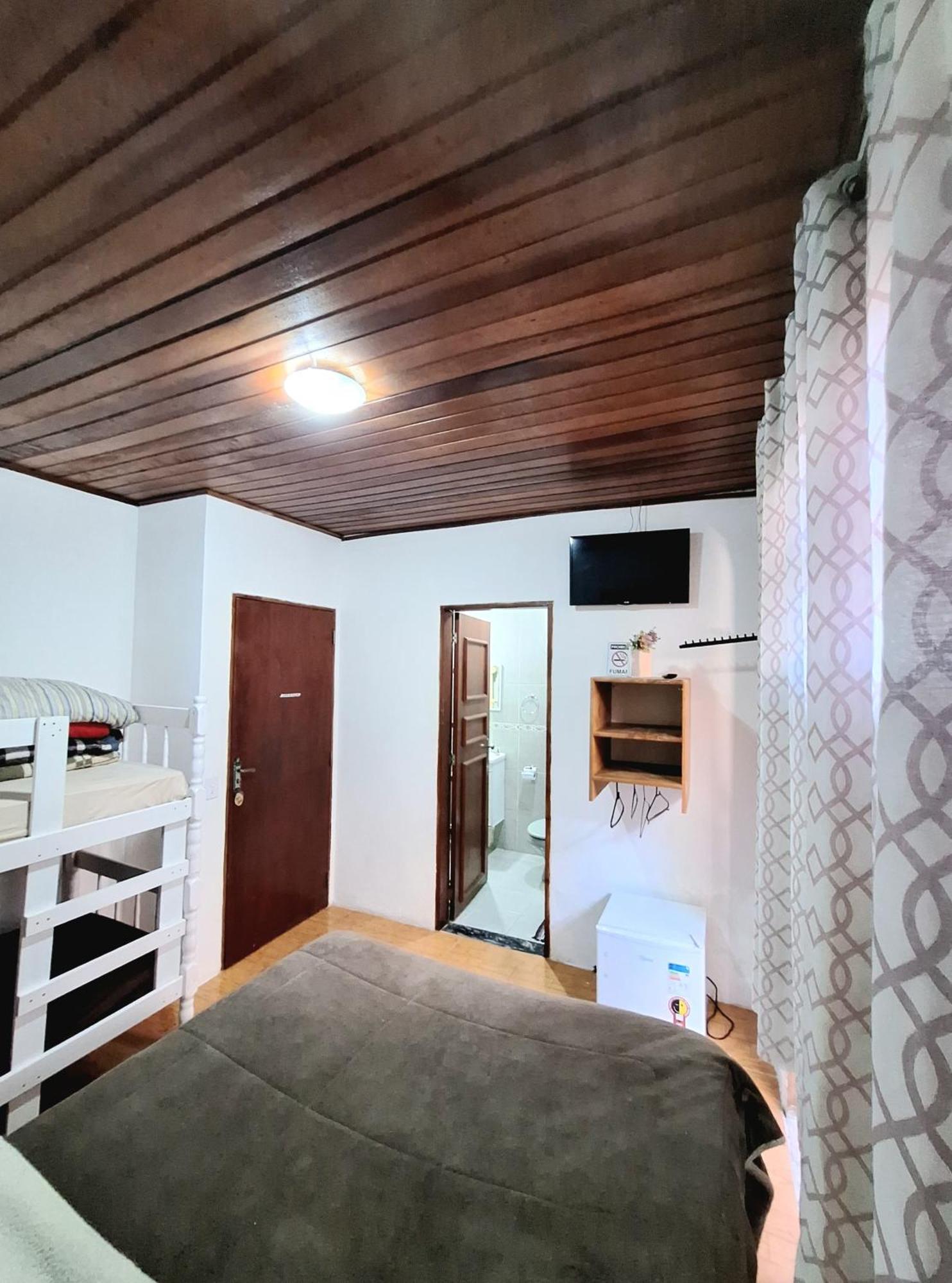 Suites Casais Quartos Familia E Chales 4 Km Do Centro De Campos Do Jordao Campos do Jordão